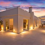 Sunny Penthouse With Amazing Pool By Costarentals - Ref 214