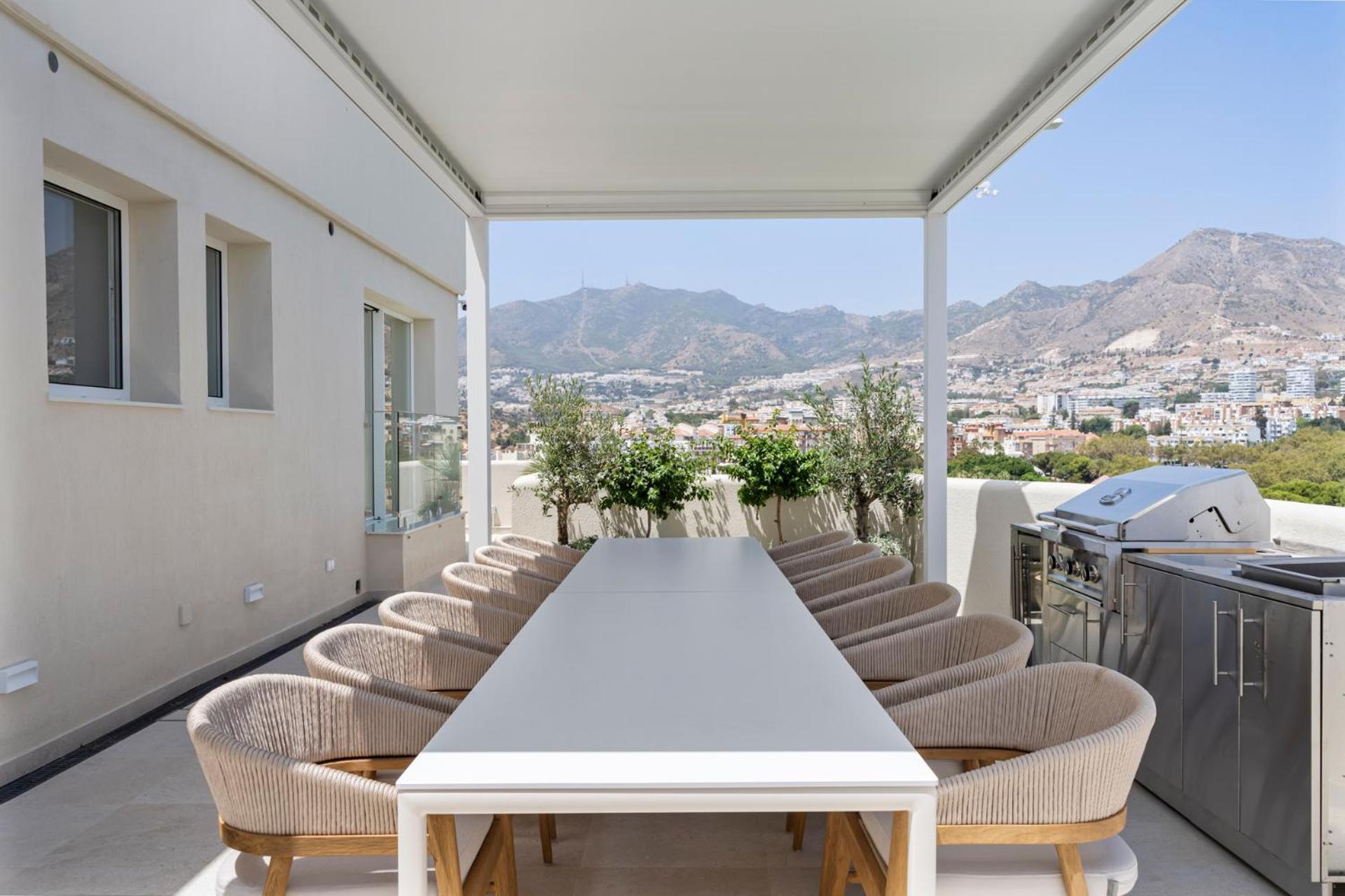 Sunny Penthouse With Amazing Pool By Costarentals - Ref 214 *